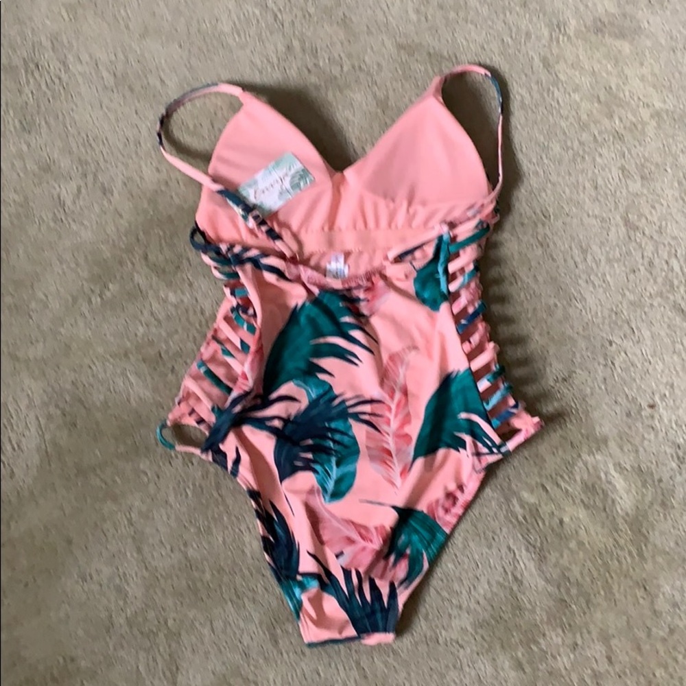 Bathing suit - Picture 2 of 4